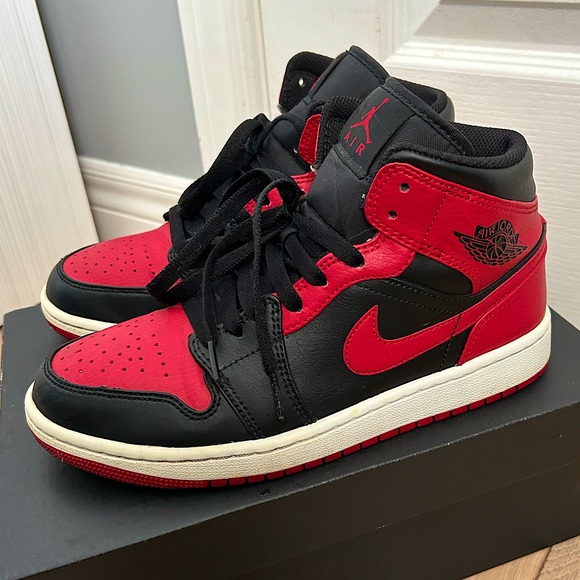 Air Jordan 1 mid, size 7, black/gym red-white - Picture 1 of 2